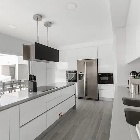 Chill Villa - Luxury villa with jacuzzi&private swimming pool Villa Santa Barbara (Lisbon)