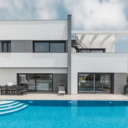 Villa Chill Villa - Luxury villa with jacuzzi&private swimming pool Santa Barbara (Lisbon)