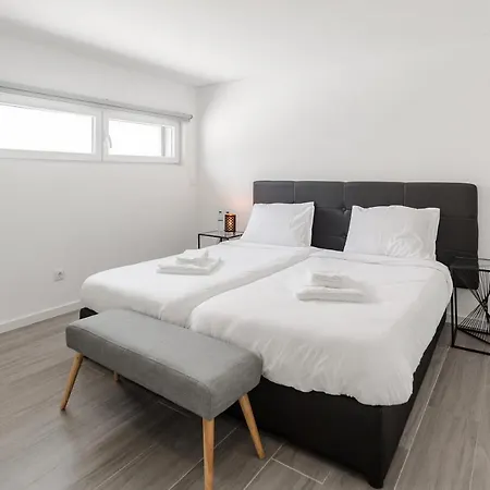 Chill House, Luxury With Jacuzzi And Private Swimming Pool Villa Santa Barbara (Lisbon)