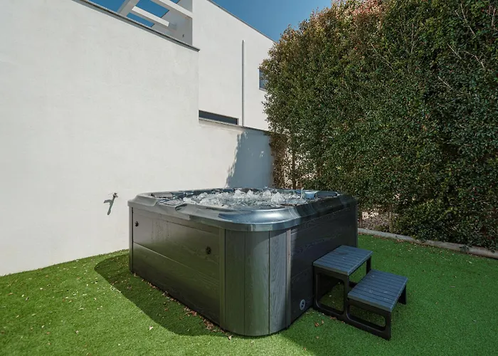 Chill - Luxury With Jacuzzi And Private Swimming Pool Villa *